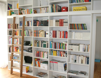 Bücherregal